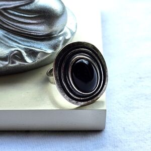 Ladie's Modernist Sterling Silver 925 Ring With Center Onyx Stone Sz 9